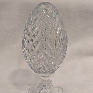 Hand-Cut Lead Crystal Egg with Feather or Wheat leaf Pattern on/square pedestal